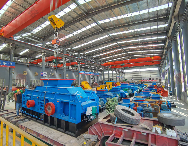  鵝卵石對(duì)輥制砂機(jī)多少錢一臺(tái)？