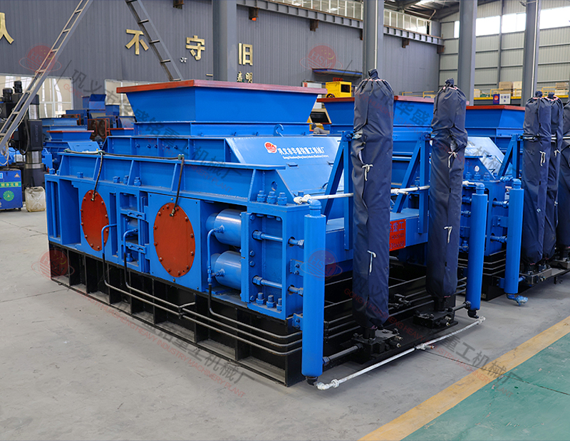 加工河卵石用什么破碎機(jī)，小型對(duì)輥制砂機(jī)報(bào)價(jià)是多少？