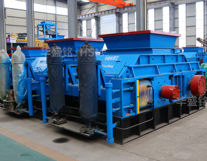 一小時(shí)100噸的花崗巖對(duì)輥制砂機(jī)多少錢(qián)？