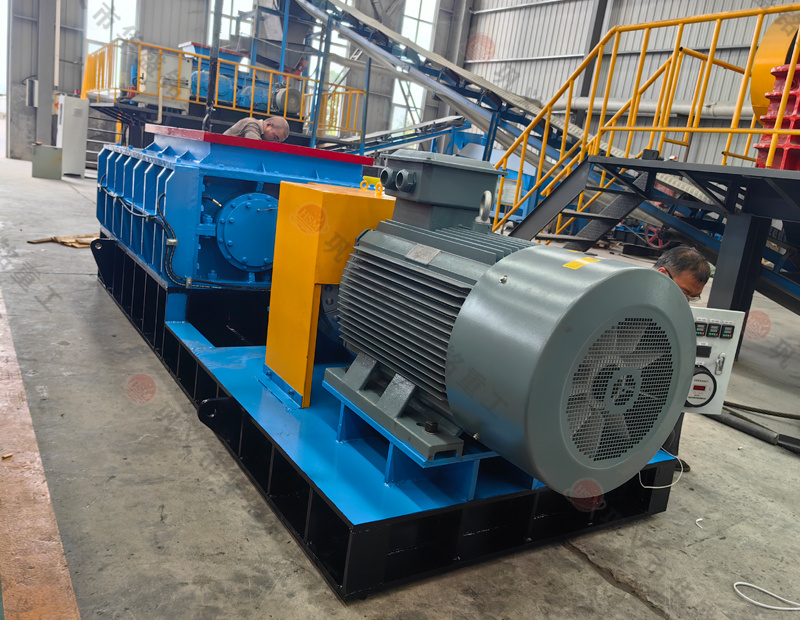 處理鋼渣設(shè)備價格多少？推薦成砂率高的強(qiáng)力分級破碎機(jī)